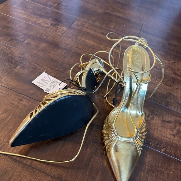 Brand New Zara shoe - Picture 2 of 2